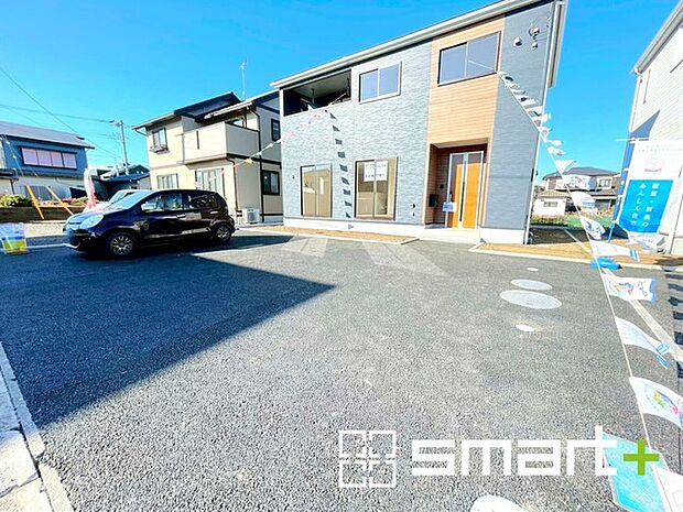 ~駐車場は3台分ご用意~ ・駐車場は3台分ございますので、車通勤の方や複数台お持ちの方にもお勧めのお住まいです。 ・ご来客の際も安心の余裕の敷地です。