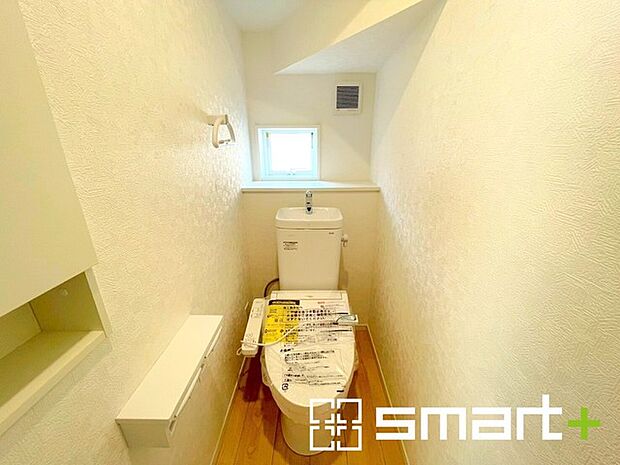 〜やはり便利なタンク式トイレ〜 ・最近はタンクレストイレもございますが、タンク式の場合は停電時もお水を流すことが可能。 ・故障時なども比較的費用が安くなるなど、メリットが多くなります。 