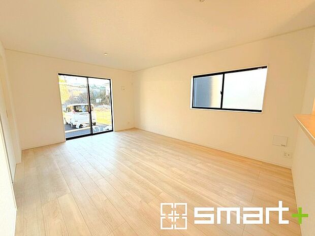 〜ナチュラルな色彩のＬＤＫ〜 ・自然な風合いの色味で纏められたＬＤＫは家具のコーディネートもしやすくなっております。 ・どんなインテリアにするか、考えるだけでも楽しくなりますね。 