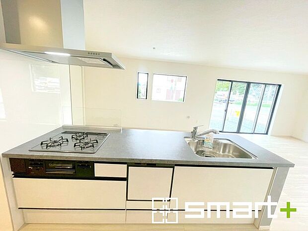 〜食器洗浄機を標準装備〜 ・キッチンにはビルトインタイプの食器洗浄機を標準装備。 ・家事にかける時間を削減でき、「自分時間」を増やすことができる嬉しいアイテムです。 