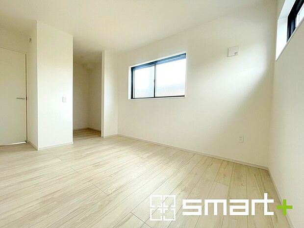 〜ウォークインクローゼットのあるお部屋〜 ・人気のウォークインクローゼットをご用意。季節物や趣味の道具などもスッキリと収納が可能です。 ・最近流行りの収納術などもぜひご活用くださいませ。 