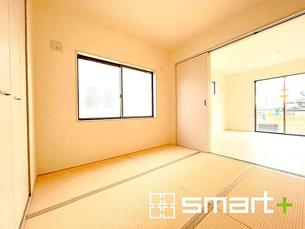 〜リビング横のW室〜 ・リビング横には開放感をプラスしてくれる和室。収納スペース付きで寝室にもお使いいただけます。 ・お子様のプレイルームやお昼寝、趣味のお部屋など、用途様々ですね。