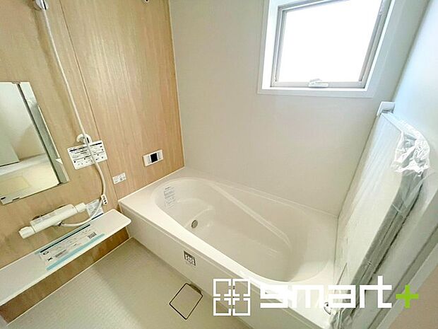 ~浴室乾燥機付きの浴室~ ・浴室には乾燥機が付いているので雨の日でも洗濯物を干すことが可能です。 ・水はけの良い床材など機能面も充実。マイクロバルなどオプションもご相談くださいませ。