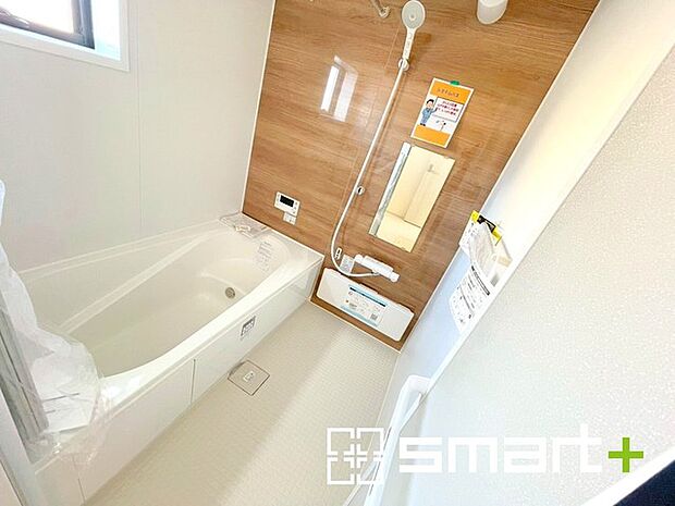 〜浴室乾燥機付きの浴室〜 ・浴室には乾燥機が付いているので雨の日でも洗濯物を干すことが可能です。 ・水はけの良い床材など機能面も充実。マイクロバルなどオプションもご相談くださいませ。