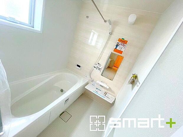 〜浴室乾燥機付きの浴室〜 ・浴室には乾燥機が付いているので雨の日でも洗濯物を干すことが可能です。 ・水はけの良い床材など機能面も充実。マイクロバルなどオプションもご相談くださいませ。