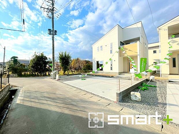 〜閑静な住宅街の立地〜 ・周辺は閑静な住宅街となっておりますので、静かな暮らしをご実現いただけます。 ・前面道路の交通量も多くないので、小さなお子様がいるご家庭でもご安心ですね。 