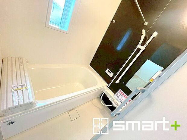 〜暖房乾燥機付きの浴室〜 ・ヒートショック対策にもなる浴室暖房を標準装備。冬場でも暖かくしてからご入浴が可能です。 ・もちろん乾燥機も付いておりますので、雨の日でも洗濯物を干せますよ。