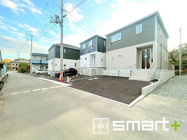 〜閑静な住宅街の立地〜 ・周辺は閑静な住宅街となっておりますので、静かな暮らしをご実現いただけます。 ・前面道路の交通量も多くないので、小さなお子様がいるご家庭でもご安心ですね。