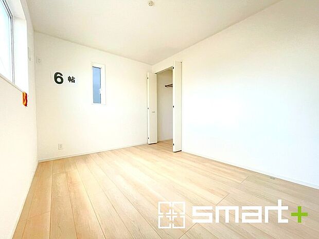 〜2面採光の明るいお部屋〜 ・洋室は2面採光とする事で穏やかな陽の入る明るい空間となっております。 ・くつろぎのプライベート時間を明るい空間で穏やかにお過ごしいただけます。