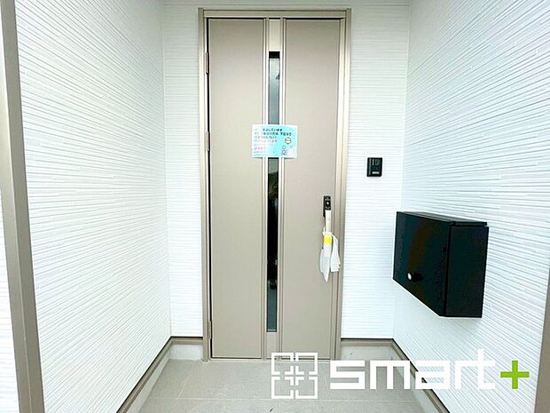 〜モニター付きインターフォン〜 ・今では当たり前になってきたモニター付きのインターフォンも付いております。 ・来客時に誰が来たかすぐにわかりますので、防犯性に優れます。