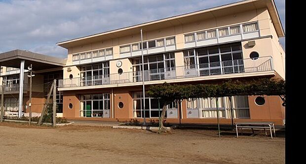 ひたちなか市立那珂湊第二小学校(900m)