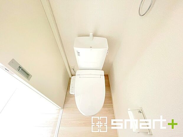 〜やはり便利なタンク式トイレ〜 ・最近はタンクレストイレもございますが、タンク式の場合は停電時もお水を流すことが可能。 ・故障時なども比較的費用が安くなるなど、メリットが多くなります。 
