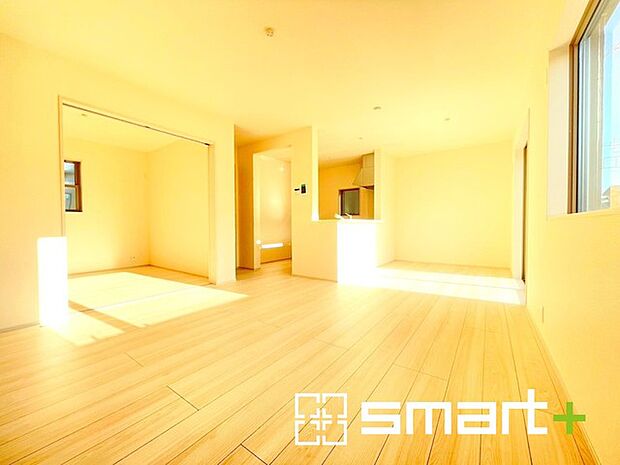 〜ナチュラルな色彩のＬＤＫ〜 ・自然な風合いの色味で纏められたＬＤＫは家具のコーディネートもしやすくなっております。 ・どんなインテリアにするか、考えるだけでも楽しくなりますね。 