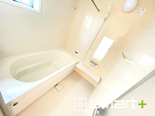 ~浴室乾燥機付きの浴室~ ・浴室には乾燥機が付いているので雨の日でも洗濯物を干すことが可能です。 ・水はけの良い床材など機能面も充実。マイクロバルなどオプションもご相談くださいませ。