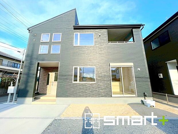 ~重厚感のある外観~ ・幅の広い造りとなっておりますので、見た目に重厚感が生まれ、高級感のある仕様となっております。 ・毎日家に帰ってくるのが誇らしくなるような外観です。