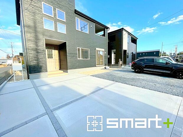 〜駐車場は3台分ご用意〜 ・駐車場は3台分ございますので、車通勤の方や複数台お持ちの方にもお勧めのお住まいです。 ・ご来客の際も安心の余裕の敷地です。 