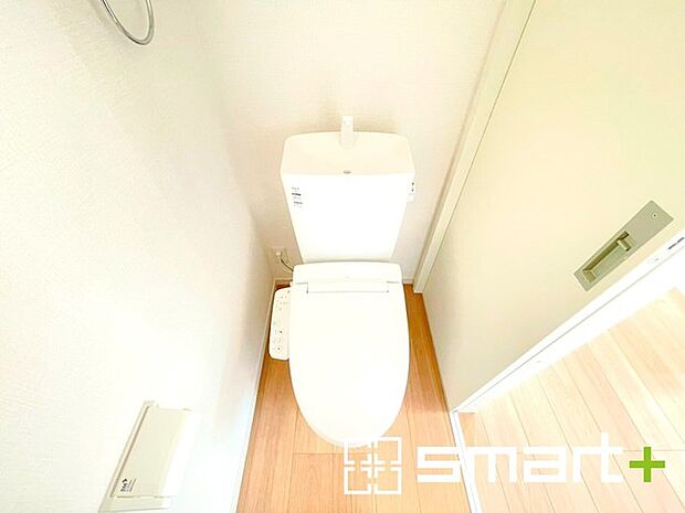 〜やはり便利なタンク式トイレ〜 ・最近はタンクレストイレもございますが、タンク式の場合は停電時もお水を流すことが可能。 ・故障時なども比較的費用が安くなるなど、メリットが多くなります。 