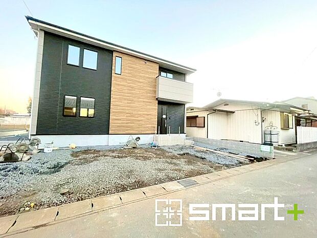 〜閑静な住宅街の立地〜 ・周辺は閑静な住宅街となっておりますので、静かな暮らしをご実現いただけます。 ・前面道路の交通量も多くないので、小さなお子様がいるご家庭でもご安心ですね。 