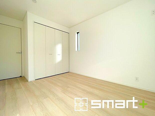 〜2面採光の明るいお部屋〜 ・洋室は2面採光とする事で穏やかな陽の入る明るい空間となっております。 ・くつろぎのプライベート時間を明るい空間で穏やかにお過ごしいただけます。 