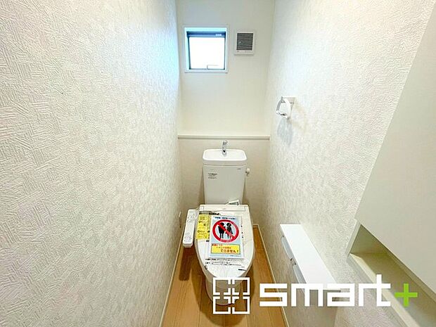 〜やはり便利なタンク式トイレ〜 ・最近はタンクレストイレもございますが、タンク式の場合は停電時もお水を流すことが可能。 ・故障時なども比較的費用が安くなるなど、メリットが多くなります。 