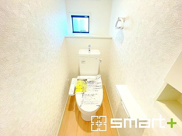 ~やはり便利なタンク式トイレ~ ・最近はタンクレストイレもございますが、タンク式の場合は停電時もお水を流すことが可能。 ・故障時なども比較的費用が安くなるなど、メリットが多くなります。