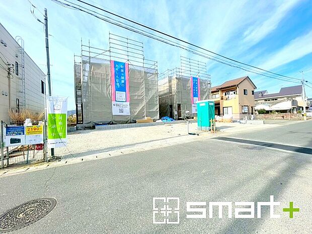 〜十分な広さのある前面道路〜 ・前面道路は約6ｍございますので、お車でのすれ違いも楽々で余計なストレスがかかりません。 ・日々お車での移動が多い方には大切なポイントですね。 