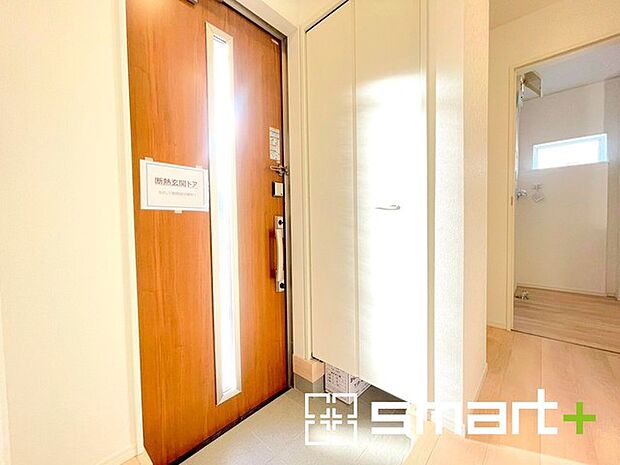 ～十分な容量のシューズボックス～ ・備え付けのシューズボックスは充分な容量を確保。 ・より大型のものへのご変更などご希望の方もお気軽にご相談くださいませ。 