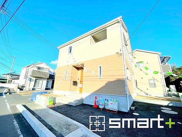 ~ベタ基礎でしっかりとした土台~ ・コンクリートの中に鉄筋を配し強度を高めた「ベタ基礎」を採用。 ・しっかりとした土台を造ったうえで、その上に建物が築造されていきます。