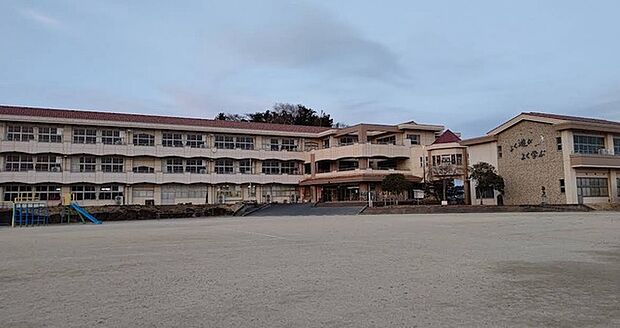 北茨城市立明徳小学校（800m）