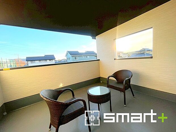 〜屋根付きのバルコニー〜 ・バルコニーは屋根付きなので急な雨でも安心です。 ・奥行きもあるので洗濯物が干しやすいのも嬉しいポイントですね。