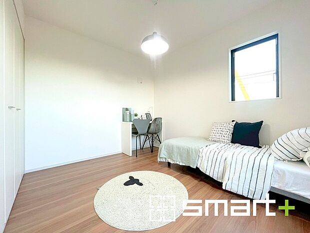 〜2面採光の明るいお部屋〜 ・洋室は2面採光とする事で穏やかな陽の入る明るい空間となっております。 ・くつろぎのプライベート時間を明るい空間で穏やかにお過ごしいただけます。 