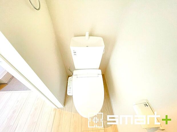 〜やはり便利なタンク式トイレ〜 ・最近はタンクレストイレもございますが、タンク式の場合は停電時もお水を流すことが可能。 ・故障時なども比較的費用が安くなるなど、メリットが多くなります。 