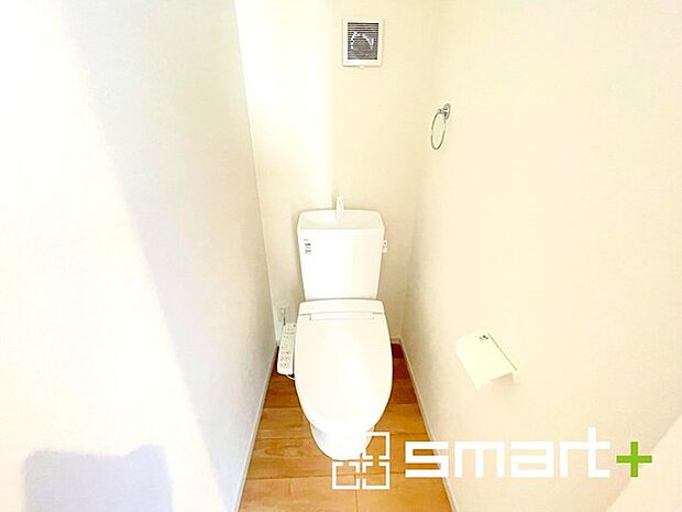 〜やはり便利なタンク式トイレ〜 ・最近はタンクレストイレもございますが、タンク式の場合は停電時もお水を流すことが可能。 ・故障時なども比較的費用が安くなるなど、メリットが多くなります。 