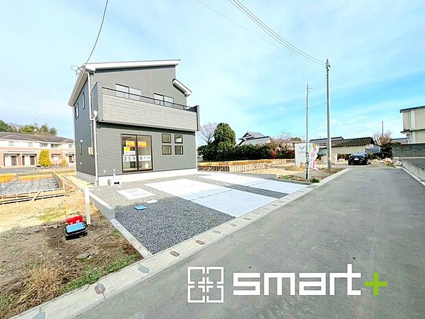 ～シックな色彩の外観を採用～ ・外壁に濃い色を採用する事でモダンな印象のシックな外観となっております。 ・高級感も出るので毎日家に帰るのが誇らしくなります。ぜひ現地でご確認くださいませ。 