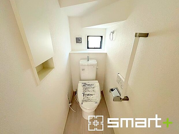 ~やはり便利なタンク式トイレ~ ・最近はタンクレストイレもございますが、タンク式の場合は停電時もお水を流すことが可能。 ・故障時なども比較的費用が安くなるなど、メリットが多くなります。