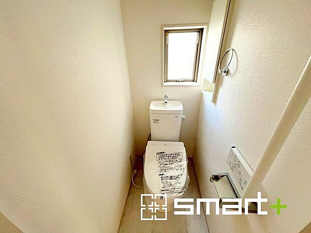 〜やはり便利なタンク式トイレ〜 ・最近はタンクレストイレもございますが、タンク式の場合は停電時もお水を流すことが可能。 ・故障時なども比較的費用が安くなるなど、メリットが多くなります。 