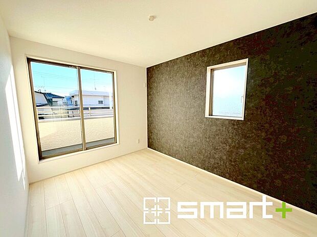 〜2面採光の明るいお部屋〜 ・洋室は2面採光とする事で穏やかな陽の入る明るい空間となっております。 ・くつろぎのプライベート時間を明るい空間で穏やかにお過ごしいただけます。 