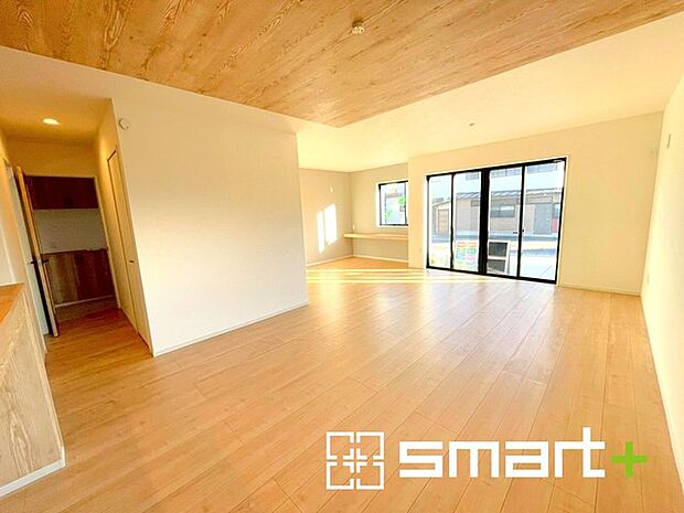 〜スタディカウンターをご用意〜 ・テレワークスペースとして、お子様の勉強スペースとして、家事スペースとして、など様々な使い方のできるスタディカウンターをご用意。 