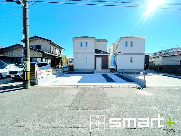 ~閑静な住宅街の立地~ ・周辺は閑静な住宅街となっておりますので、静かな暮らしをご実現いただけます。 ・前面道路の交通量も多くないので、小さなお子様がいるご家庭でもご安心ですね。