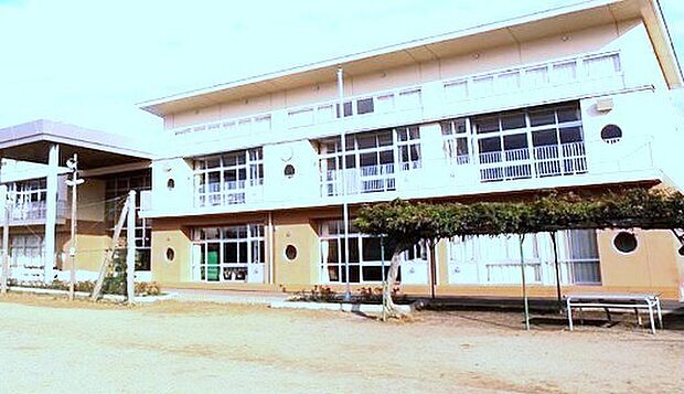 ひたちなか市立那珂湊第二小学校(240m)