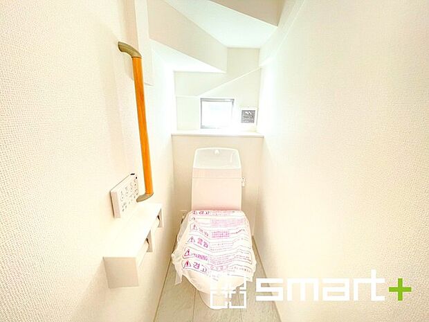 〜やはり便利なタンク式トイレ〜 ・最近はタンクレストイレもございますが、タンク式の場合は停電時もお水を流すことが可能。 ・故障時なども比較的費用が安くなるなど、メリットが多くなります。 