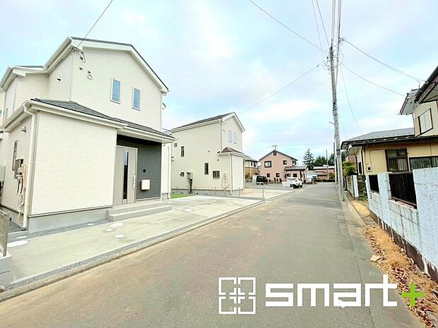 ~閑静な住宅街の立地~ ・周辺は閑静な住宅街となっておりますので、静かな暮らしをご実現いただけます。 ・前面道路の交通量も多くないので、小さなお子様がいるご家庭でもご安心ですね。