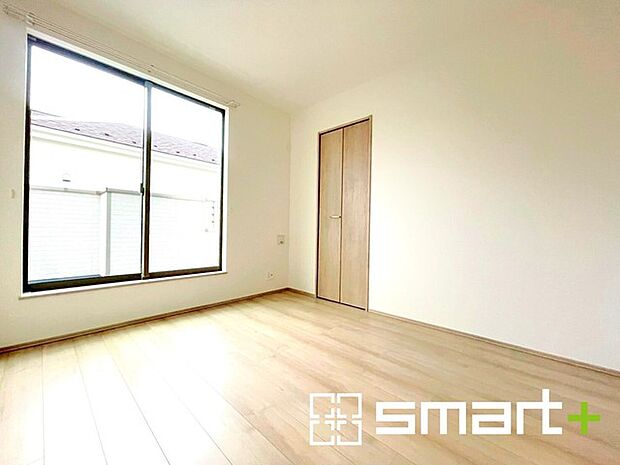 ~オプション施行もお任せください~ ・フローリングの変色など劣化を軽減し、水をこぼした場合などにも防いでくれるフロアコーテイングが人気となっております。 ・オプション施行もお任せください。