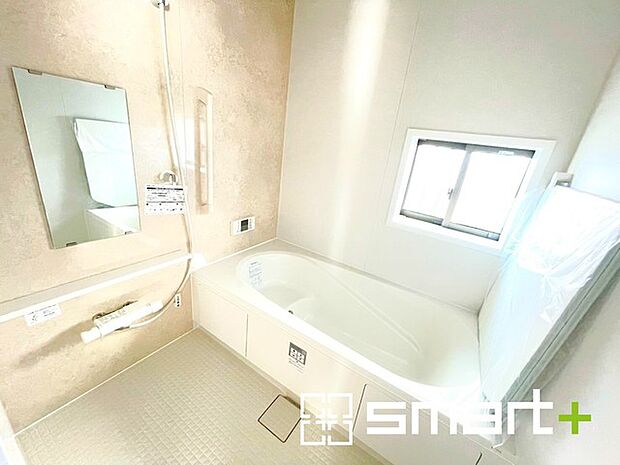 〜浴室乾燥機付きの浴室〜 ・浴室には乾燥機が付いているので雨の日でも洗濯物を干すことが可能です。 ・水はけの良い床材など機能面も充実。マイクロバルなどオプションもご相談くださいませ。 