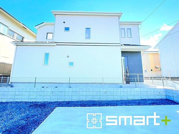 〜明るさを感じる外観〜 ・外壁は2トーンカラーを採用し、デザイン性に優れた見た目となっております。 ・帰宅した際にホッと感じるような飽きのこない外観。ぜひ現地でご確認くださいませ。 