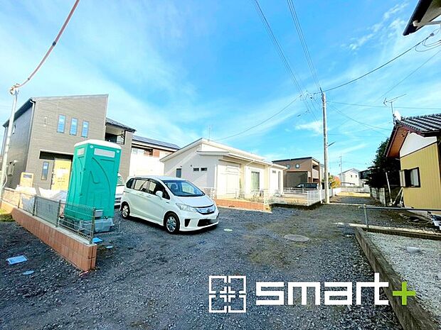 〜閑静な住宅街の立地〜 ・周辺は閑静な住宅街となっておりますので、静かな暮らしをご実現いただけます。 ・前面道路の交通量も多くないので、小さなお子様がいるご家庭でもご安心ですね。 