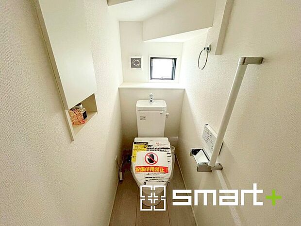 〜やはり便利なタンク式トイレ〜 ・最近はタンクレストイレもございますが、タンク式の場合は停電時もお水を流すことが可能。 ・故障時なども比較的費用が安くなるなど、メリットが多くなります。 