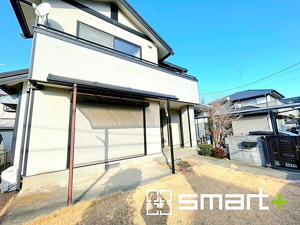 ～閑静な住宅街の立地～ ・周辺は閑静な住宅街となっておりますので、静かな暮らしをご実現いただけます。 ・前面道路の交通量も多くないので、小さなお子様がいるご家庭でもご安心ですね。