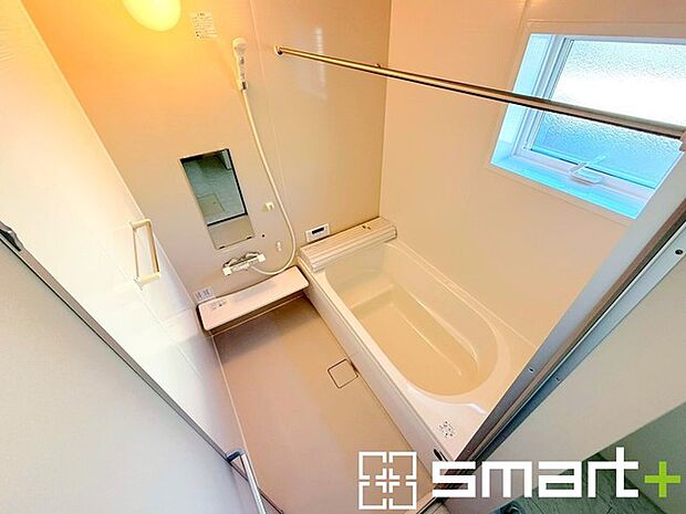 〜浴室乾燥機付きの浴室〜 ・浴室には乾燥機が付いているので雨の日でも洗濯物を干すことが可能です。 ・水はけの良い床材など機能面も充実。マイクロバルなどオプションもご相談くださいませ。