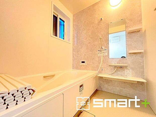 ~浴室乾燥機付きの浴室~ ・浴室には乾燥機が付いているので雨の日でも洗濯物を干すことが可能です。 ・水はけの良い床材など機能面も充実。マイクロバルなどオプションもご相談くださいませ。